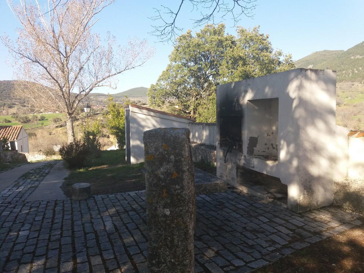 Casa Rural De Benjamin Palencia Villafranca de la Sierra Exterior foto